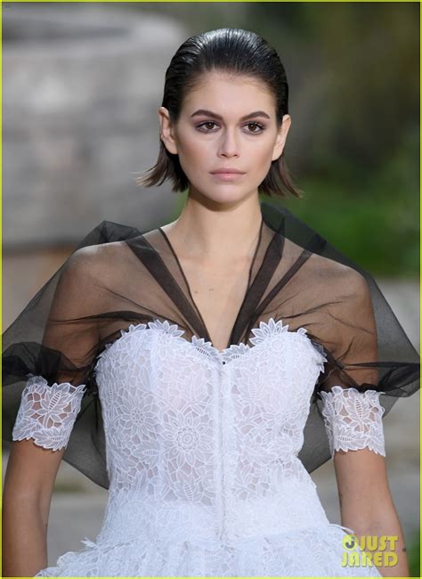 kaia gerber chanel couture